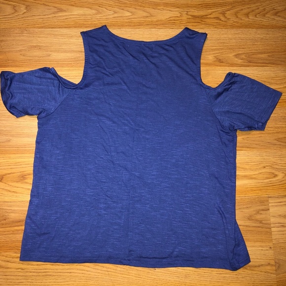 MINKPINK Shoulder Cut Out T-Shirt - Picture 5 of 6